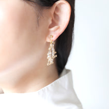 画像をギャラリービューアに読み込む, crown of baby's breath -mini single- (white/gold)（ピアス/イヤリング）｜FT2 works（エフティーツーワークス）
