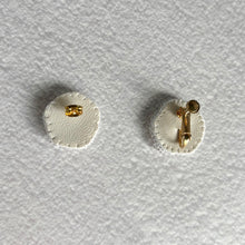 画像をギャラリービューアに読み込む, 全6色　ビーズ刺繍のイヤリングorピアス（ニッケルフリー）《melty flower》｜mizuki（ミズキ）
