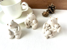 画像をギャラリービューアに読み込む, 甘えん坊が愛しくて(三人抱っこ）｜手ノヒラ堂（テノヒラドウ）
