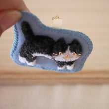 画像をギャラリービューアに読み込む, 和み猫のキーホルダー　はちわれ　まるのび｜Little Plum（リトルプラム）
