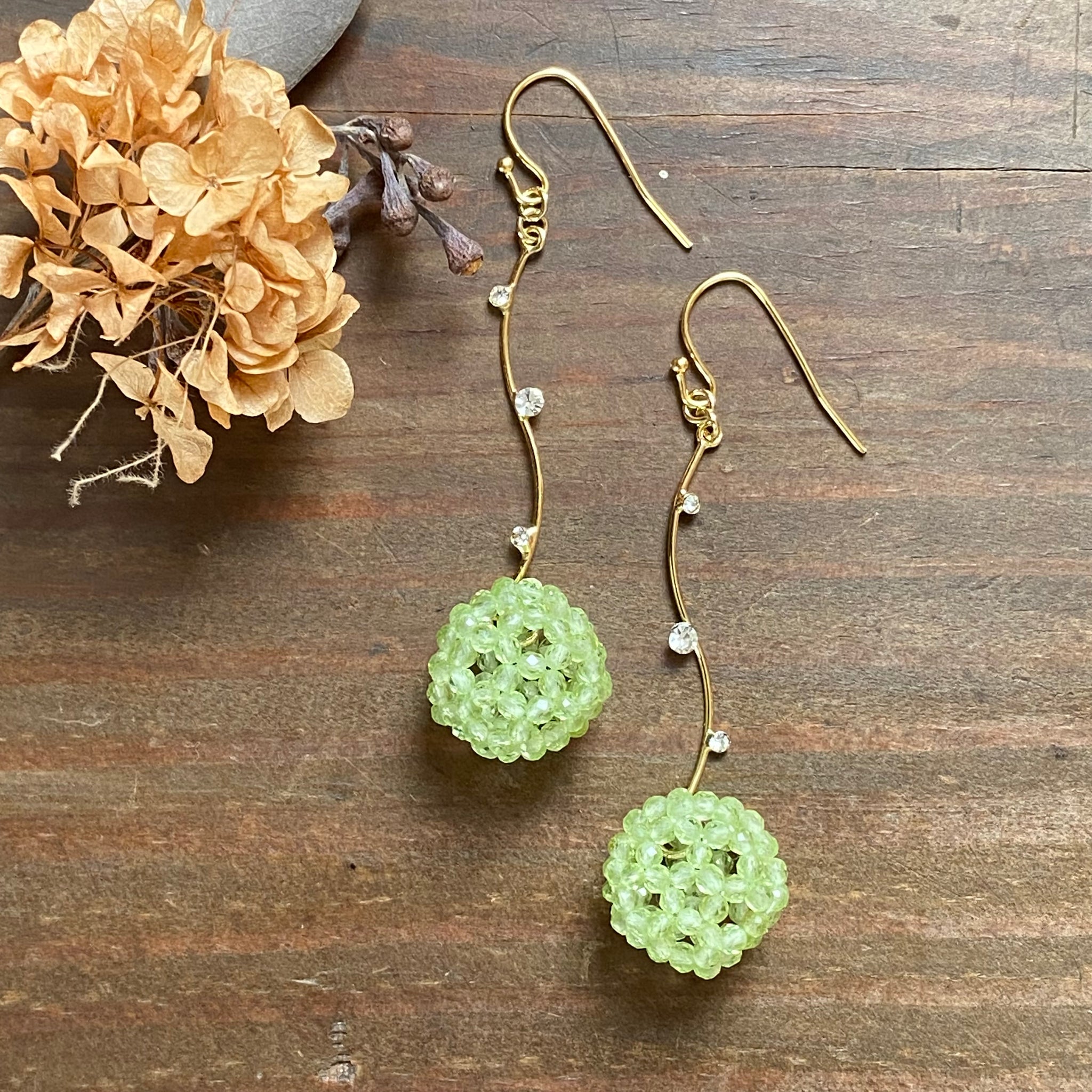 フラーレン ペリドット 2mm ゴールドウエーブ ピアス・イヤリング 