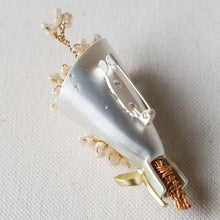 画像をギャラリービューアに読み込む, ビーズの花束ブローチ　=レースフラワーのブーケ= | 普段使いからフォーマルまで◎| 卒業式や入学式のコサージュとして | バッグチャームとしても | 誕生日 | 記念日 | お祝い | お礼 | 先輩へ | 母の日 | 敬老の日 | ｜Des Ailes（デゼル）
