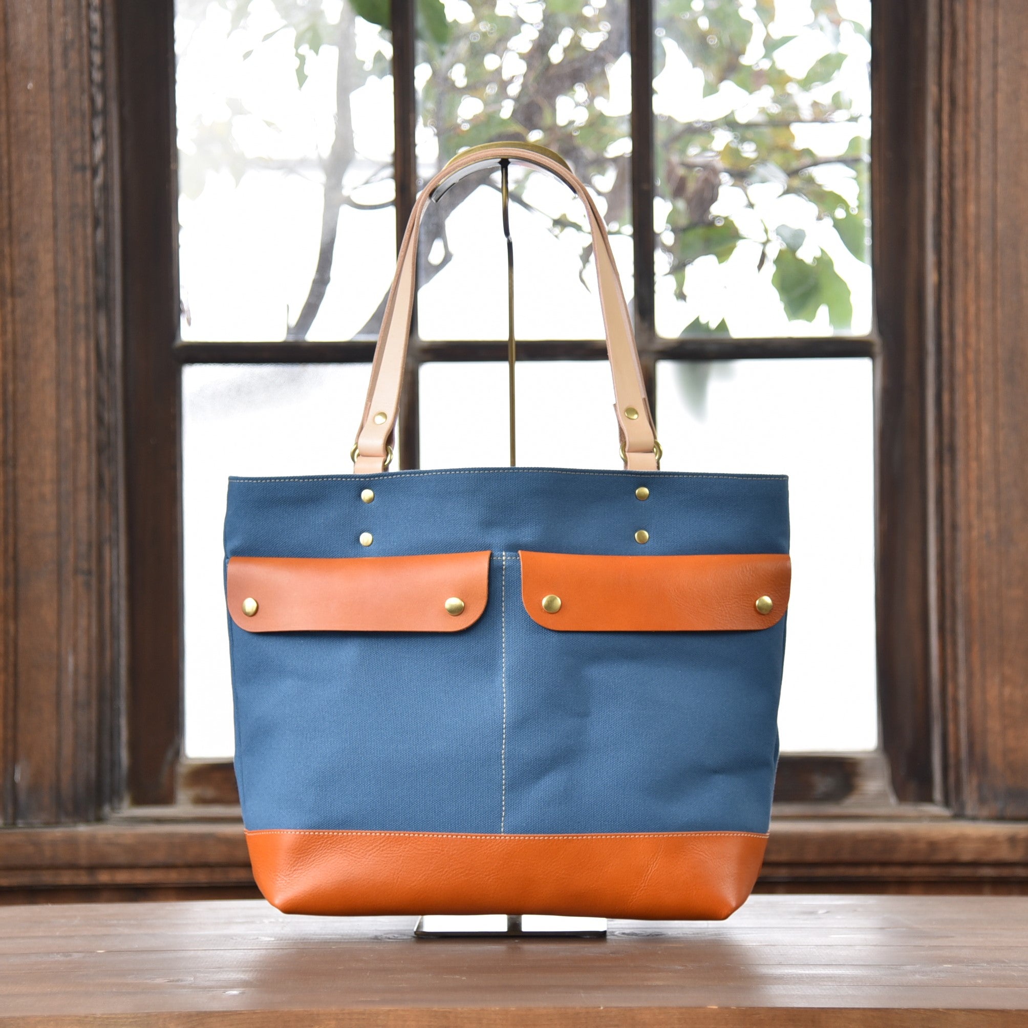 MUDITA HILL｜岡喜近江牛レザーと高島帆布で作った 2フラップトート 【びわ湖ブルー×ブライトキャメル】｜Cogocoro（コゴコロ）