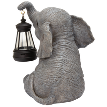 画像をギャラリービューアに読み込む, ソーラーランプを鼻で持ち上げる赤ちゃんゾウ｜WooBia（ウービア）
