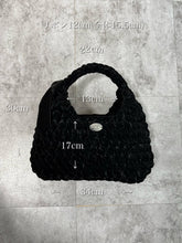 画像をギャラリービューアに読み込む, triangle velvet ribbon bag large / black｜GONGON.crochet（ゴンゴンクロシェ）
