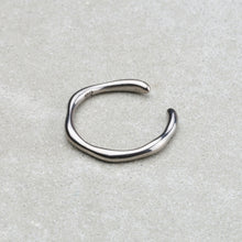 画像をギャラリービューアに読み込む, EarCuff  Luster 3  【金属アレルギー対応 / 純チタン】 ｜__22（ニニ）

