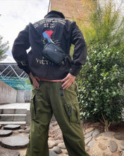 画像をギャラリービューアに読み込む, レザー 横型 スマホショルダー｜Samurai Craft（サムライクラフト）
