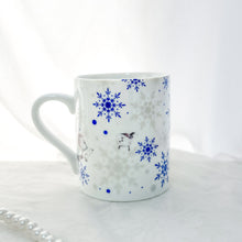画像をギャラリービューアに読み込む, シマエナガと雪の結晶舞うマグカップ｜Blanche Neige By ちょこにゃん（ブランシュネージュバイチョコニャン）
