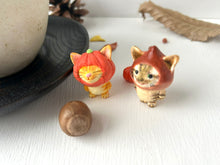 画像をギャラリービューアに読み込む, カボチャをかぶった猫さん（黄トラ）｜手ノヒラ堂（テノヒラドウ）
