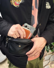 画像をギャラリービューアに読み込む, レザー 横型 スマホショルダー｜Samurai Craft（サムライクラフト）
