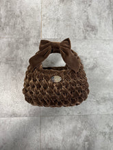 画像をギャラリービューアに読み込む, triangle velvet ribbon bag small｜GONGON.crochet（ゴンゴンクロシェ）
