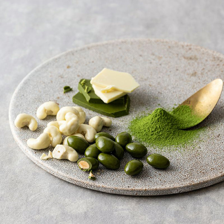 SoSo チョコがけ抹茶アーモンドとホワイトカシュー｜吉田ピーナツ食品（ヨシダピーナツショクヒン）