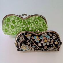 画像をギャラリービューアに読み込む, がま口【ソラマメ】　メガネ入れ｜染の里おちあい（ソメノサトオチアイ）
