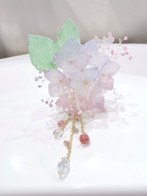画像をギャラリービューアに読み込む, ふんわりカラーの紫陽花と金沢金箔のかんざし(ドライフラワー・天然石とガラスの揺れるチャーム付き)｜ハピネスウェーブ
