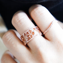 画像をギャラリービューアに読み込む, 桜舞う透かしのオープンリング｜poonys（プーニーズ）
