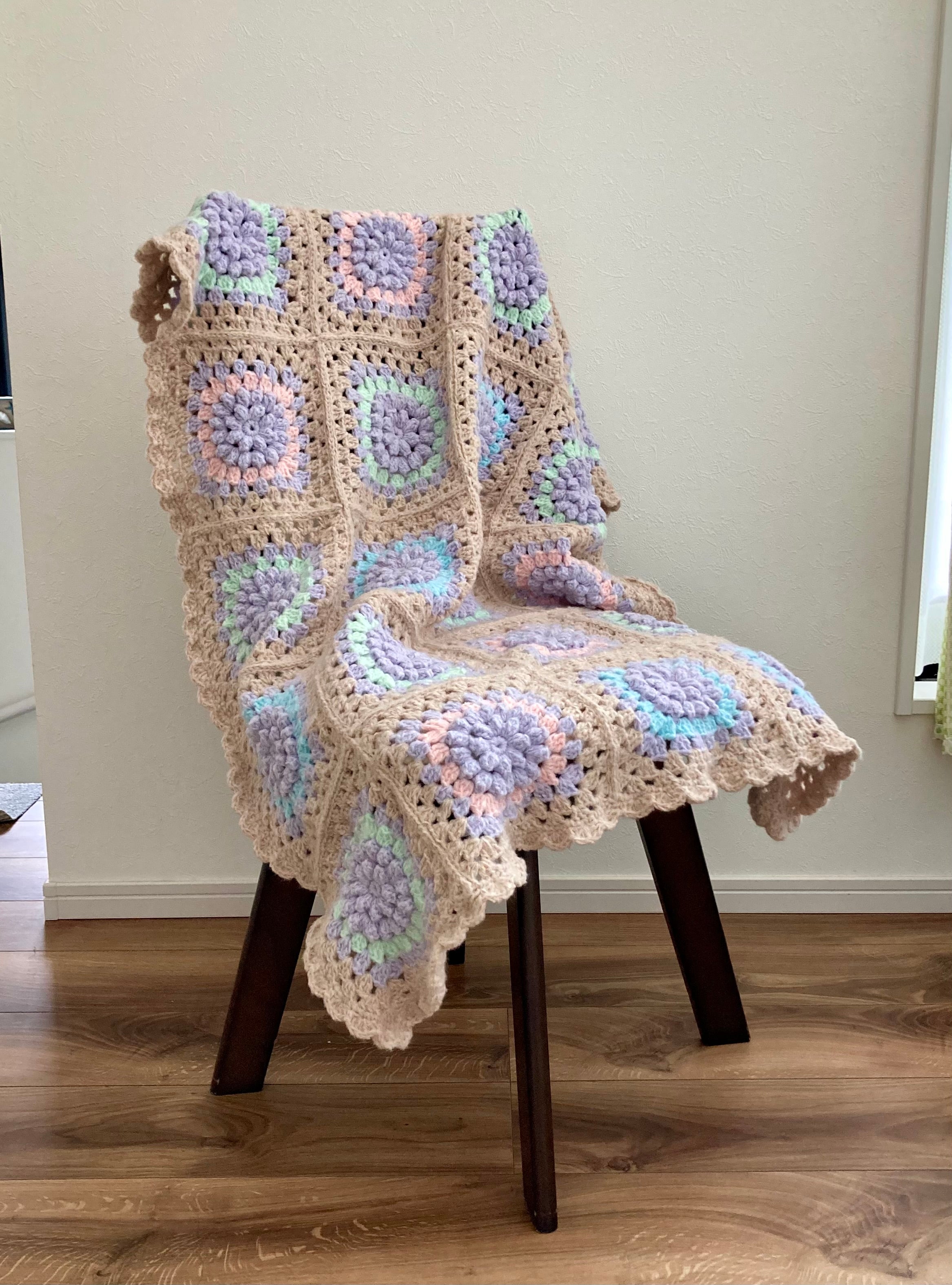 お花モチーフの柔らか膝掛け｜M'S  CROCHET（エムズクロシェット）