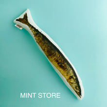 画像をギャラリービューアに読み込む, ごちそう秋刀魚キッカー 猫用【復刻版】｜MINT STORE（ミントストア）
