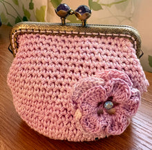 画像をギャラリービューアに読み込む, 薄紫のミニポーチ　パンジー付き｜M'S  CROCHET（エムズクロシェット）
