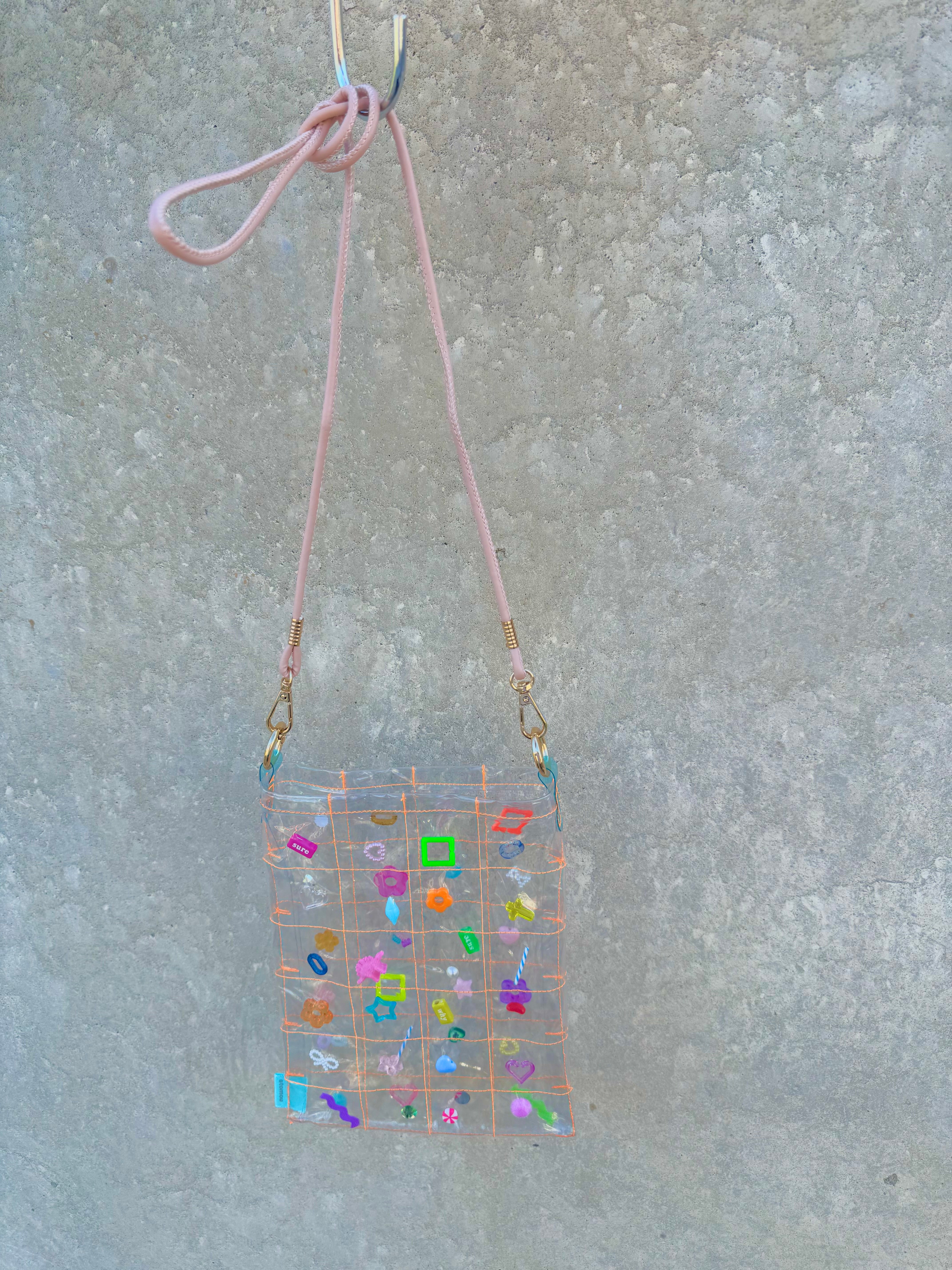 パーツ沢山スマホショルダー｜stomou（ストマウ）