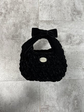 画像をギャラリービューアに読み込む, triangle velvet ribbon bag small｜GONGON.crochet（ゴンゴンクロシェ）
