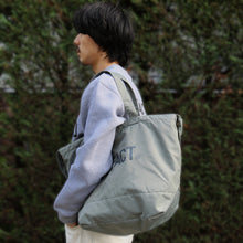 画像をギャラリービューアに読み込む, Waterproof 2Way Bag  [Light Khaki]｜DEFACT（デファクト）
