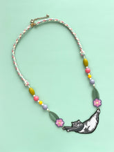 画像をギャラリービューアに読み込む, 伸びをするネコ・ロイの首飾り｜maltamarie（マルタマリエ）

