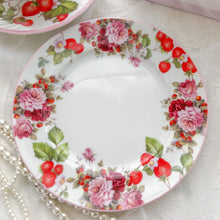 画像をギャラリービューアに読み込む, Strawberry Rose Plate – 甘くときめく苺とバラのティータイム｜Blanche Neige By ちょこにゃん（ブランシュネージュバイチョコニャン）
