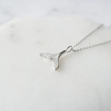 画像をギャラリービューアに読み込む, マザーオブパール クジラテール ネックレス（シルバー925／ロジウムプレーティング）｜SMUK（スムーク）
