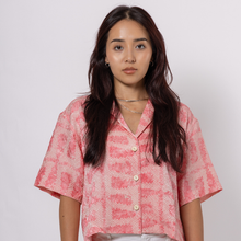 画像をギャラリービューアに読み込む, Baby Pink Shibori Crop Shirt｜SAI Japan Vintage（サイジャパンヴィンテージ）
