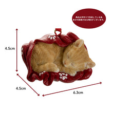 画像をギャラリービューアに読み込む, 毛布にくるまる茶トラ猫オーナメント｜WooBia（ウービア）
