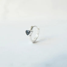 画像をギャラリービューアに読み込む, オニキス ハートハギーピアス（シルバー925）｜SMUK（スムーク）
