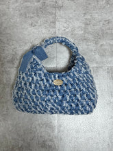 画像をギャラリービューアに読み込む, triangle denim fringe ribbon bag  large /  light blue｜GONGON.crochet（ゴンゴンクロシェ）
