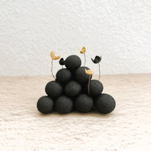 画像をギャラリービューアに読み込む, 炭団オブジェ　／　〇＋ブラック+ゴールド｜櫂の炭（カイノスミ）
