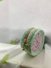 画像をギャラリービューアに読み込む, コロンと可愛い丸ミニポーチ　お花モチーフ｜M&#39;S  CROCHET（エムズクロシェット）
