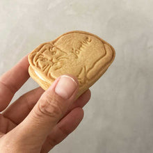 画像をギャラリービューアに読み込む, 【冬季限定】ネコ画伯のレーズンサンド＆テリーヌショコラサンド｜Ja’rrive!!（ジャリーヴ）
