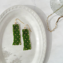 画像をギャラリービューアに読み込む, ドット柄のビーズフリンジピアス／イヤリング｜Ahki Beadwork（アーキービーズワーク）
