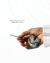 画像をギャラリービューアに読み込む, 羊毛フェルトのグレー猫キーリール｜手作り ｜たろじろ
