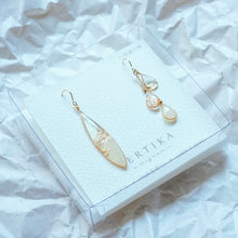 画像をギャラリービューアに読み込む, 白昼夢の雫｜ピアス｜イヤリング｜ホワイト｜ベージュ｜アシンメトリー｜PERTIKAmignon（ペルチカミニョン）
