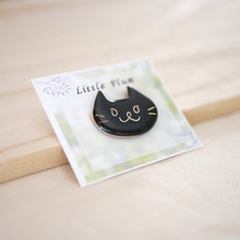 画像をギャラリービューアに読み込む, ごきげんな猫のちいさなブローチ　くろ｜Little Plum（リトルプラム）
