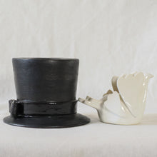 画像をギャラリービューアに読み込む, シルクハットとハトの花瓶セット｜とうげい hanaga（トウゲイ　ハナガ）
