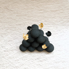 画像をギャラリービューアに読み込む, 炭団オブジェ　／　〇＋ブラック+ゴールド｜櫂の炭（カイノスミ）
