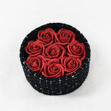 画像をギャラリービューアに読み込む, 尾州ボックスローズS 凛々響〈赤バラ8本〉｜日本製グリッターローズ｜IRiller（アイリエ）
