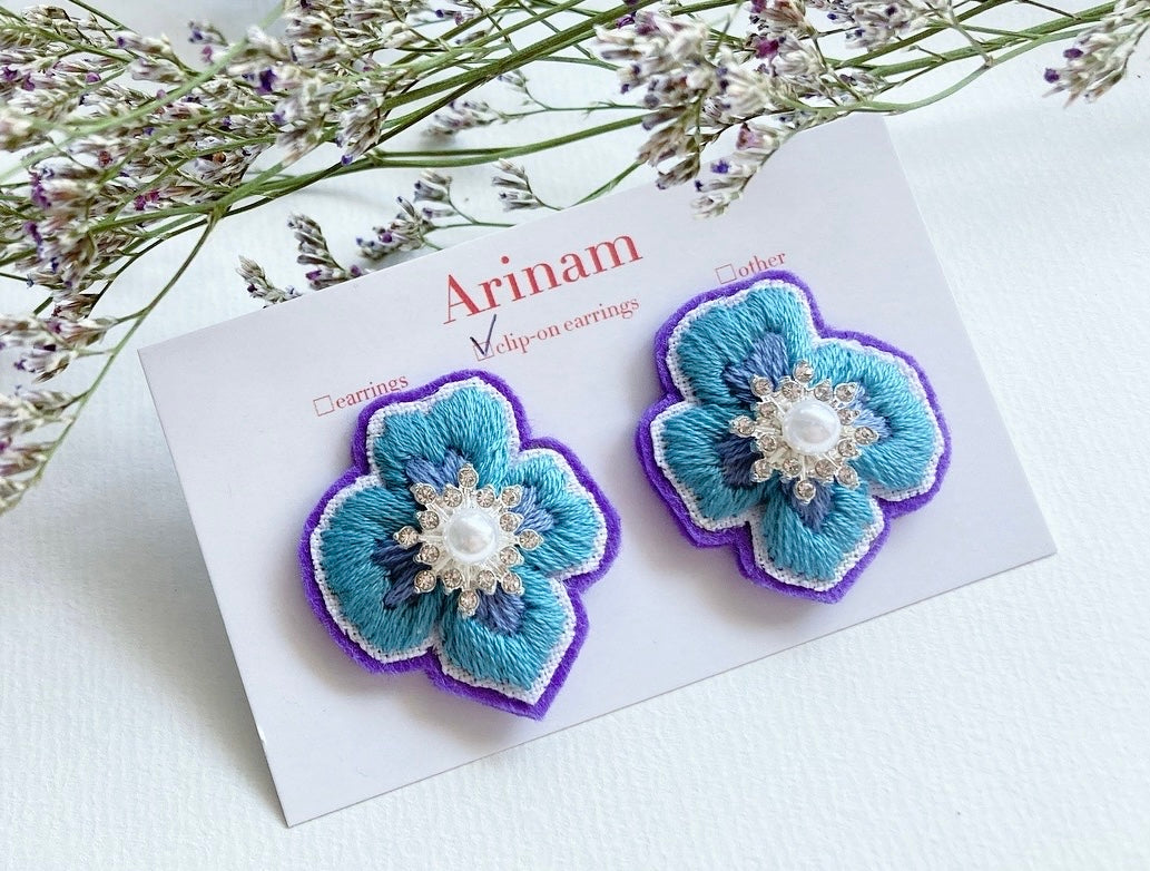 bon bon Delphinium【ピアス/イヤリング/刺繍/ネモフィラ/紫陽花