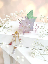画像をギャラリービューアに読み込む, ふんわりカラーの紫陽花と金沢金箔のかんざし(ドライフラワー・天然石とガラスの揺れるチャーム付き)｜ハピネスウェーブ
