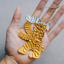 画像をギャラリービューアに読み込む, Metal Embossed Ornament - Bear -｜SZIAOREO ARTWORKS（シアオレオアートワークス）
