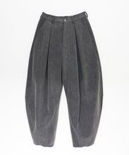 画像をギャラリービューアに読み込む, 【期間限定】タック ウォッシュデニム バレル パンツ｜Nora Lily（ノラリリー）
