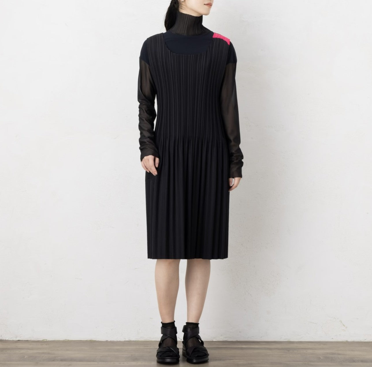 T-Prati 5 ブラック × 肩配色 2Way Pratique Dress｜MONCOEUR