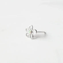画像をギャラリービューアに読み込む, フラワーオパール スタッドピアス（シルバー925／ロジウムプレーティング）｜SMUK（スムーク）
