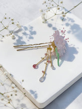 画像をギャラリービューアに読み込む, ふんわりカラーの紫陽花と金沢金箔のかんざし(ドライフラワー・天然石とガラスの揺れるチャーム付き)｜ハピネスウェーブ
