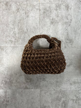 画像をギャラリービューアに読み込む, triangle velvet ribbon bag medium｜GONGON.crochet（ゴンゴンクロシェ）
